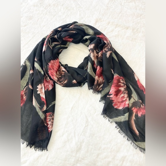 ✨Host Pick✨ HOBO Thorn Flower scarf - Picture 3 of 8